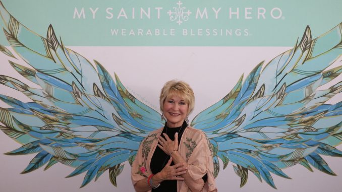 dee-wallace-doris-bergman-gifting-lounge